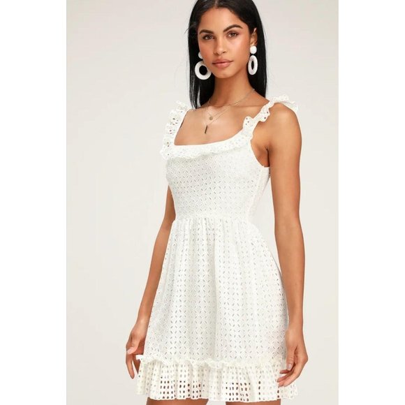 Lulu's White Eyelet Dress L Ruffle - Picture 1 of 9